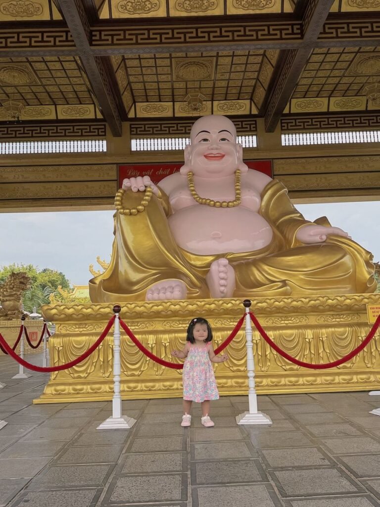 Tượng Phật Di Lặc dát vàng tại Đại Nam Bình Dương