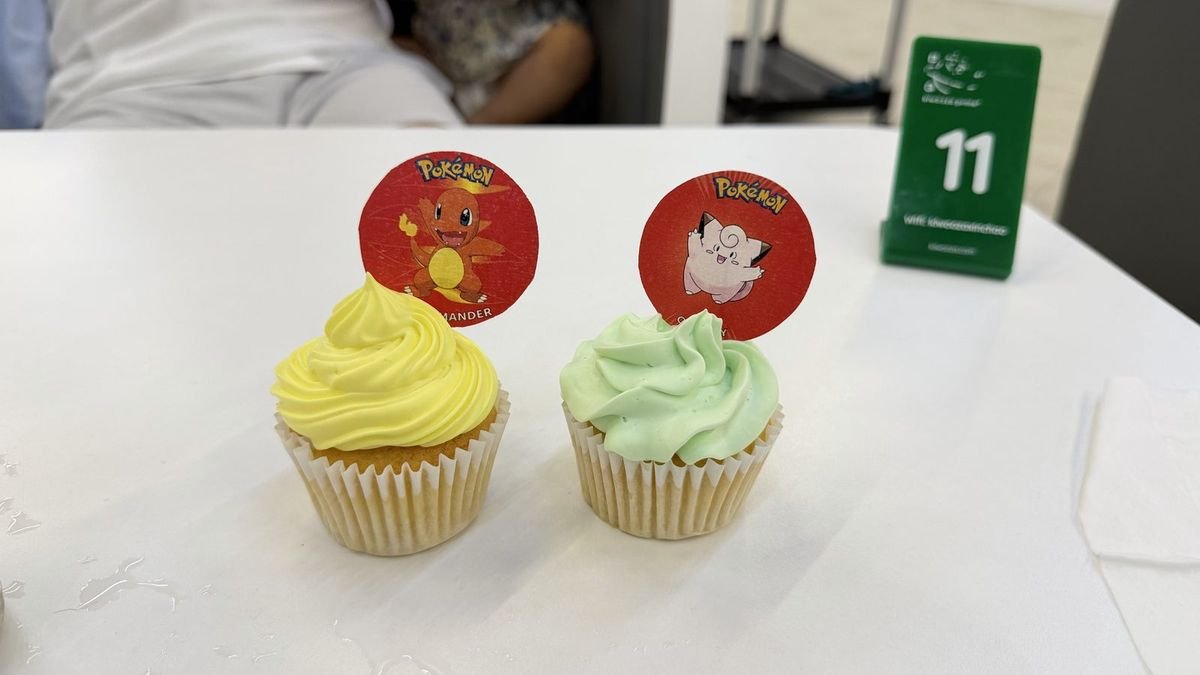 Cupcake Pokémon tại quầy cà phê khu vui chơi