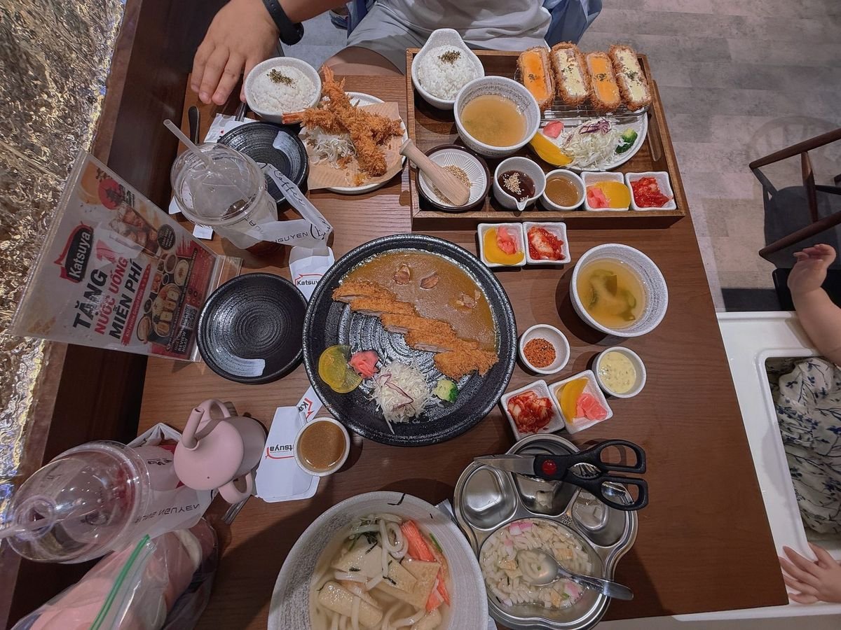 Bữa trưa tonkatsu tại Thiso Mall Sala quận 2